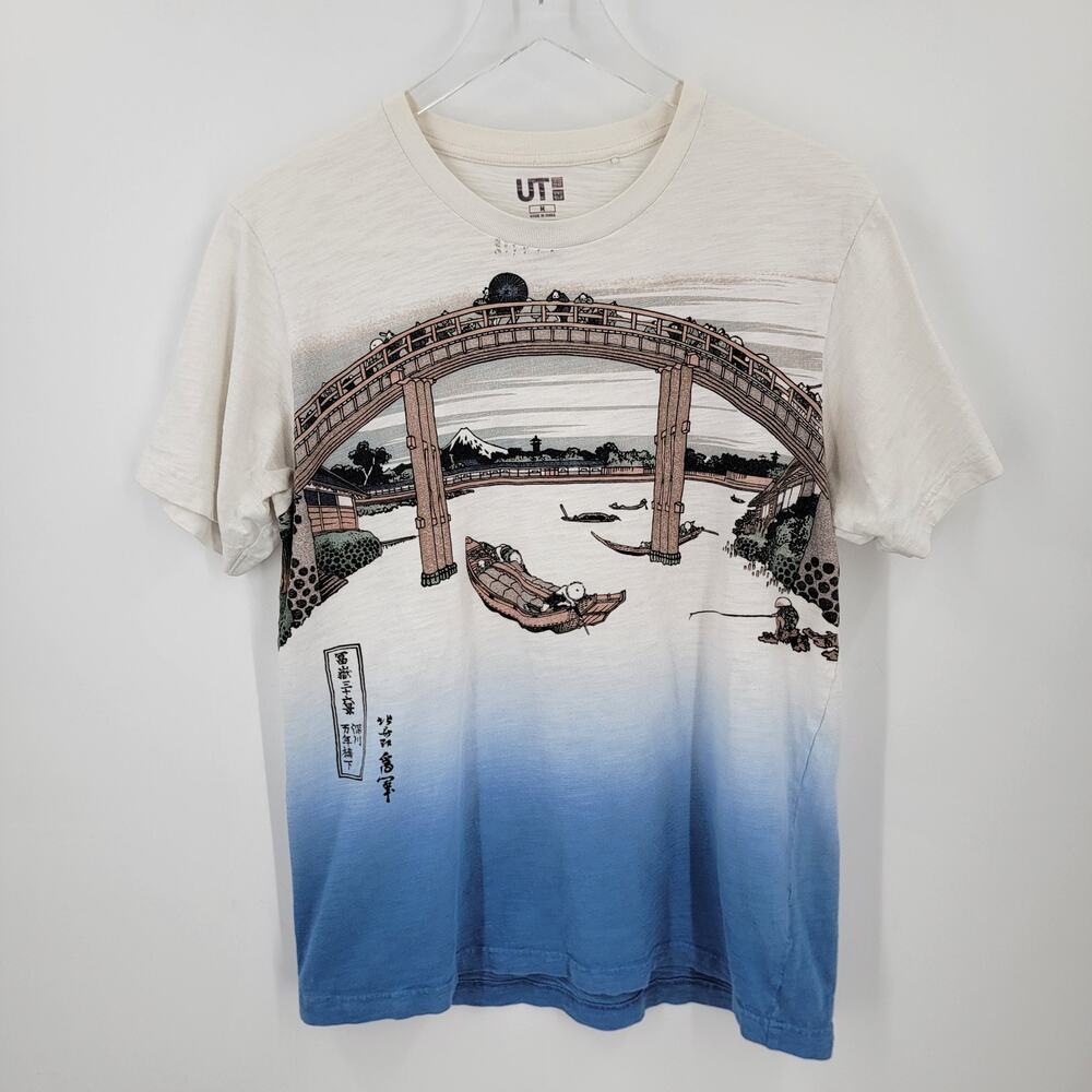 Uniqlo Hokusai Blue UT Mens Medium Graphic T-Shirt Under Mannen Bridge Fukagawa